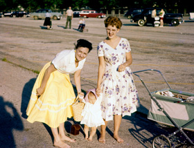 ScanCafe is the top rated scannign service for photos, negatives and 35mm slides